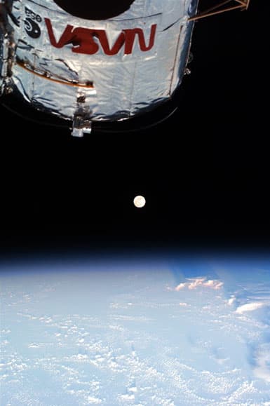 APOD: Earth, Moon, Hubble - January 5, 2000