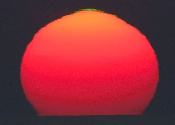 APOD: A Green Flash from the Sun - May 7, 2000