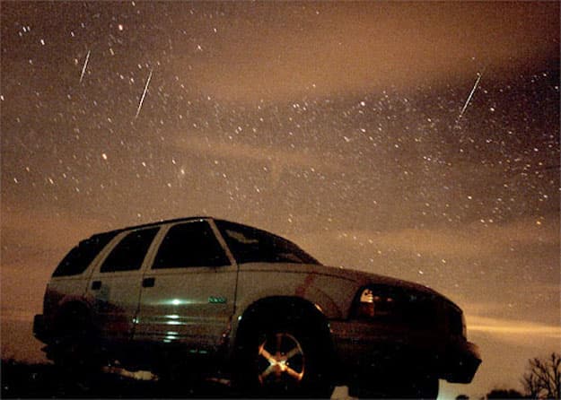APOD: Leonids From the Road - November 26, 2001
