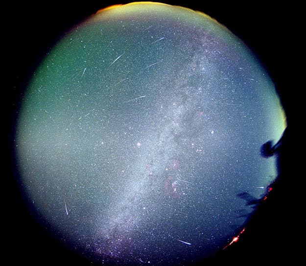 APOD: Leonids from Leo - November 17, 2002