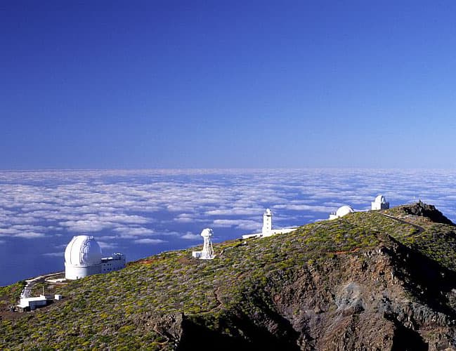 APOD: Roque de los Muchachos Observatory - August 19, 2002