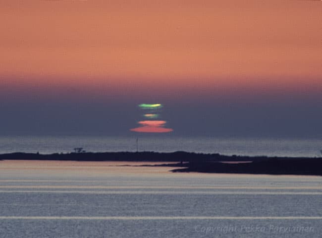 APOD: A Green Flash from the Sun - November 10, 2002
