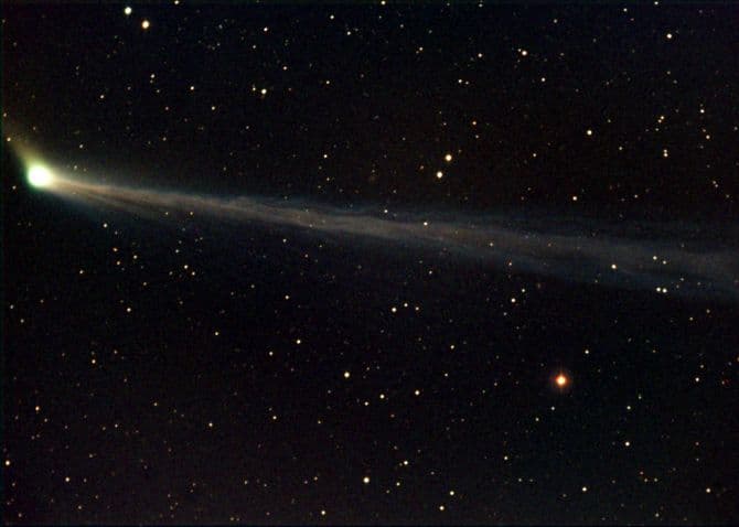 APOD: Comet C/2002 T7 (LINEAR) - April 22, 2004