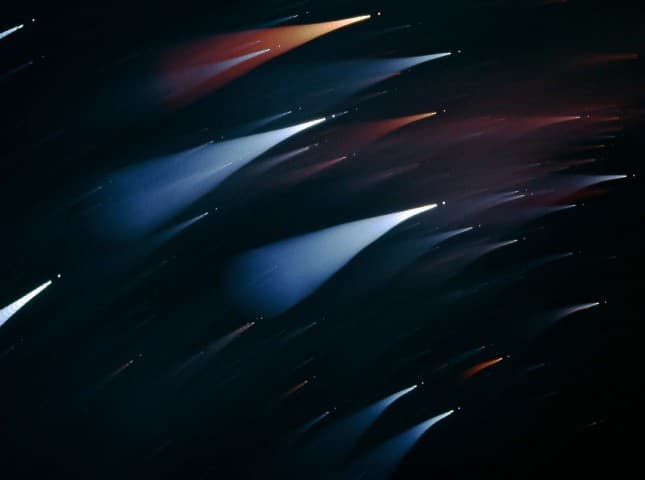 APOD: Southern Cross Star Colors - July 8, 2004