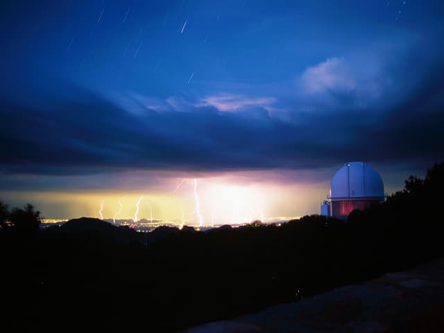 NASA APOD August 18, 2004: Lightning on Earth
