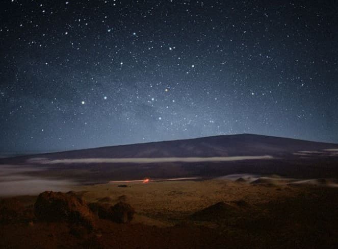 APOD: Southern Cross in Mauna Loa Skies - January 29, 2005