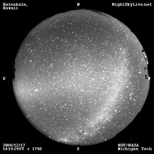 APOD: A Mysterious Streak Above Hawaii - February 8, 2005