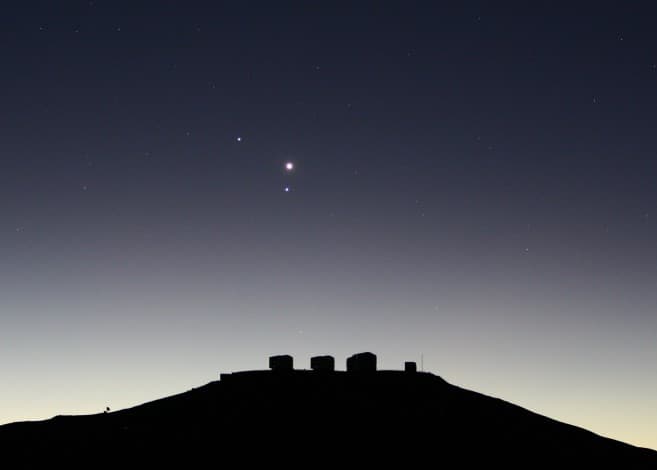APOD: Planets over Paranal - August 17, 2005