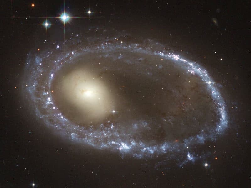 APOD: Ring Galaxy AM 0644-741 from Hubble - October 22, 2005