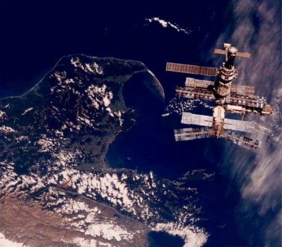 APOD: Mir Dreams - February 18, 2006