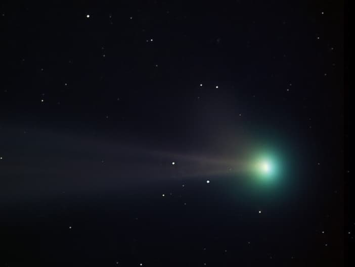 APOD: Colors of Comet Pojmanski - March 11, 2006