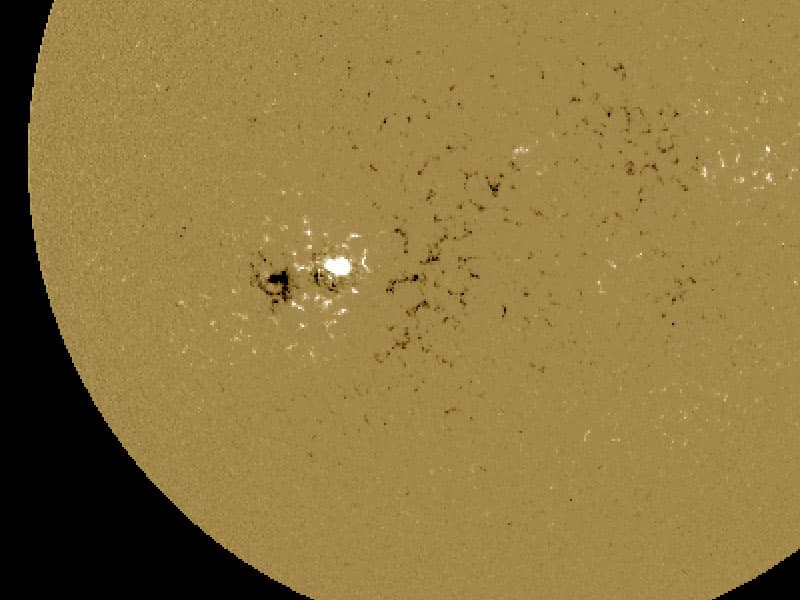 APOD: A Backward Sunspot and the New Solar Cycle - August 30, 2006