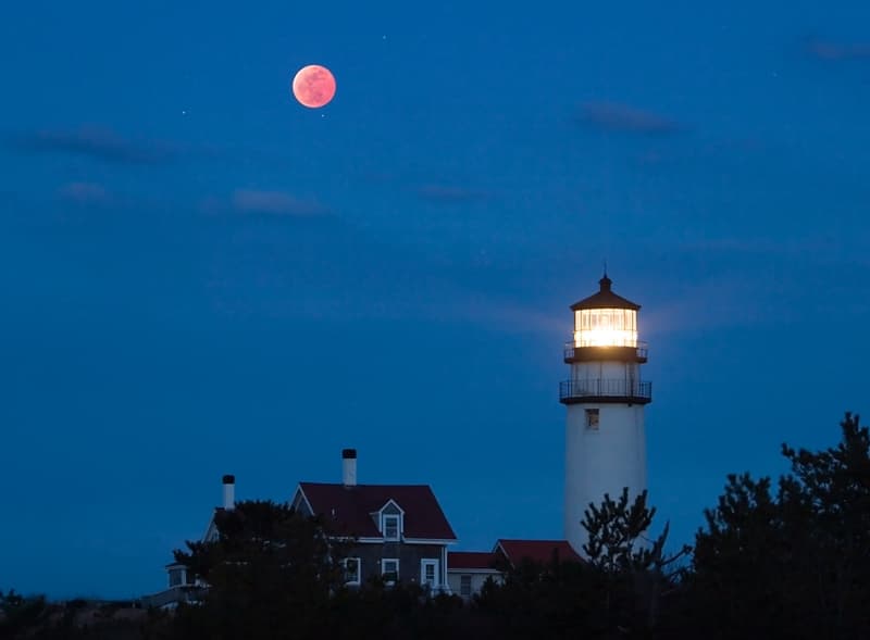 APOD: Eclipse with Lighthouse - March 10, 2007