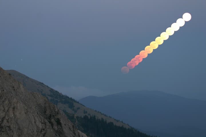 APOD: Great Mountain Moonrise - June 7, 2007
