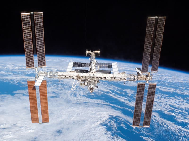 APOD: The International Space Station Expands Again - June 25, 2007