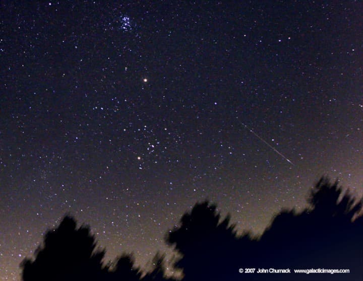 APOD: Moonless Perseid Sky - August 16, 2007