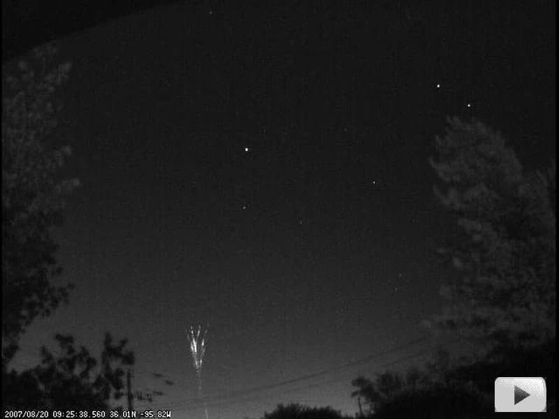NASA APOD August 29, 2007: Gigantic Jets Over Oklahoma