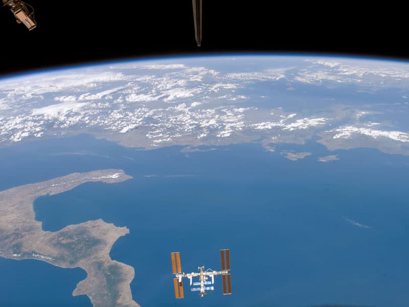 APOD: Space Station Over the Ionian Sea - November 27, 2007