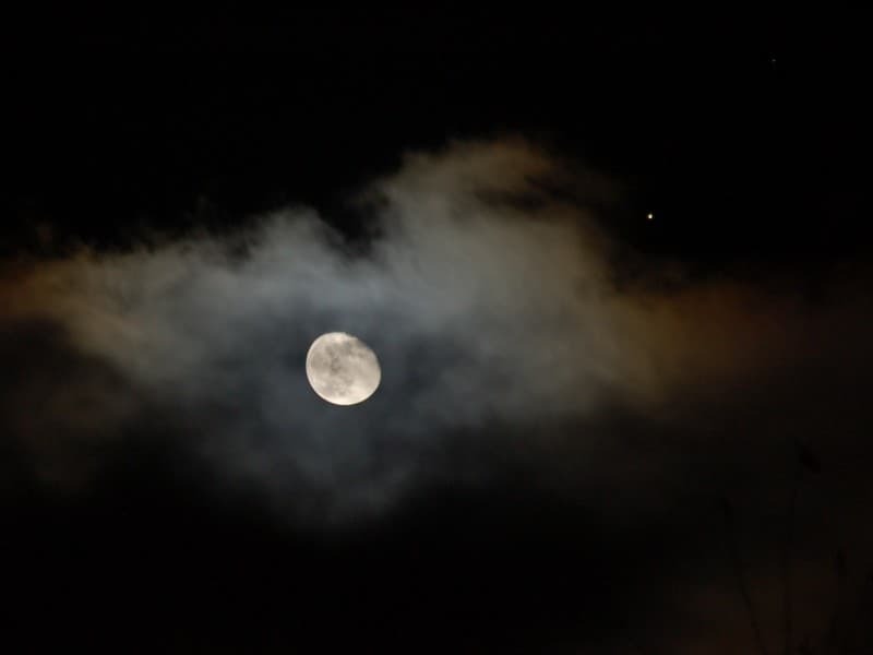 APOD: Moon and Mars Tonight - December 23, 2007