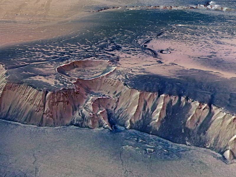 APOD: High Cliffs Surrounding Echus Chasma on Mars - July 23, 2008