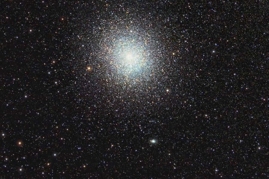 APOD: 47 Tuc: A Great Globular Cluster of Stars - August 26, 2008