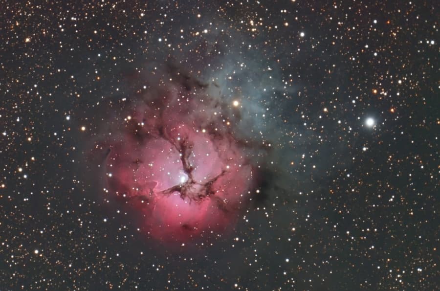 APOD: A Beautiful Trifid - May 30, 2009