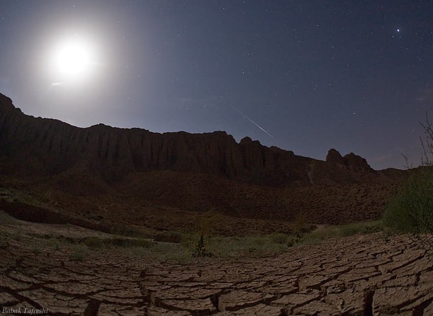 APOD: Meteor by Moonlight - August 15, 2009