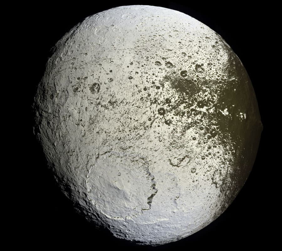 NASA APOD August 9, 2009: Saturn's Iapetus: Painted Moon