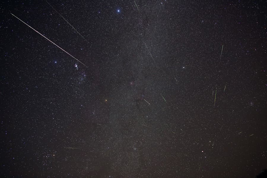 APOD: Southern Geminids - December 18, 2009
