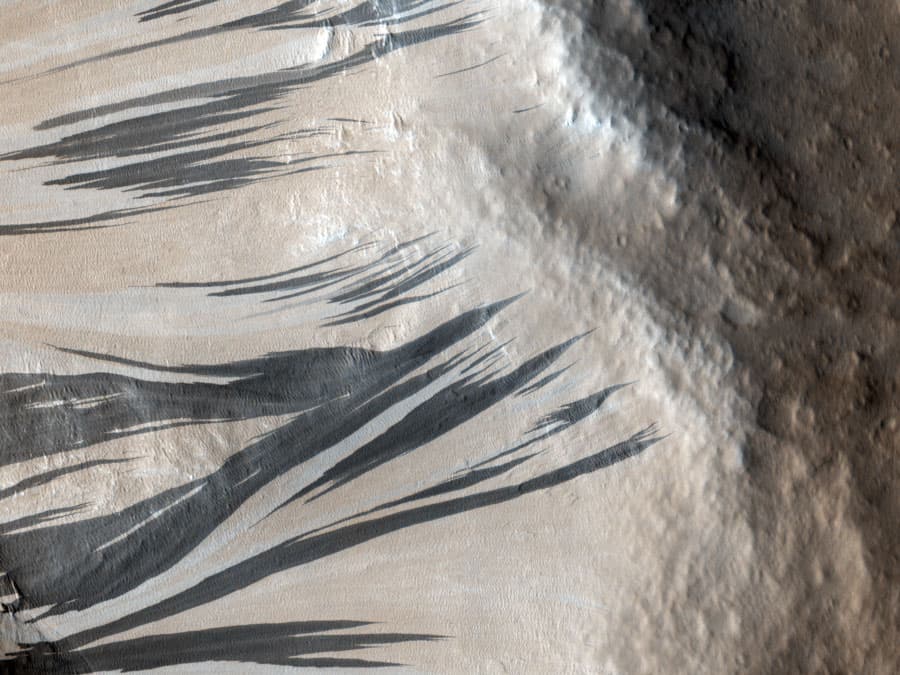 APOD: Slope Streaks in Acheron Fossae on Mars - March 1, 2010