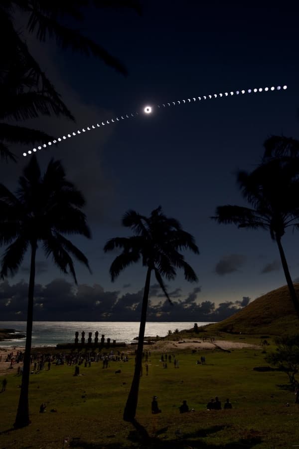 APOD: Eclipse on the Beach - July 30, 2010