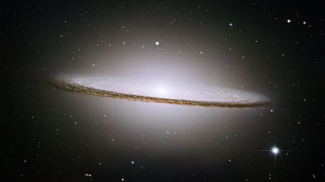 NASA APOD May 15, 2011: The Sombrero Galaxy from Hubble
