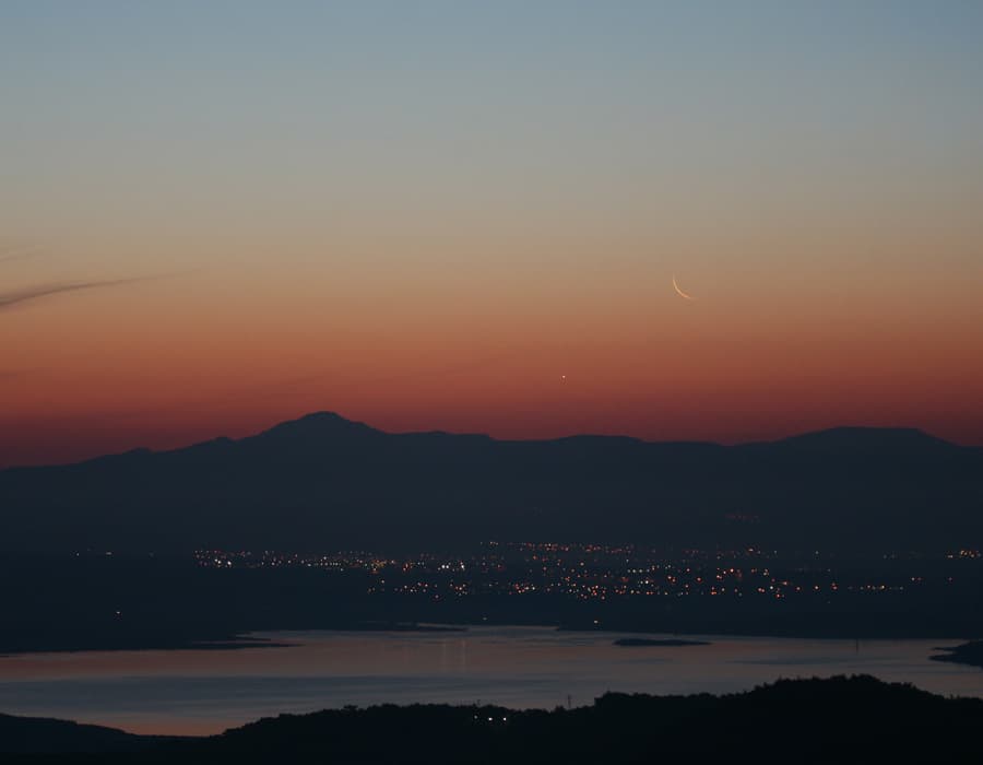 APOD: Moon and Venus at Dawn - July 2, 2011