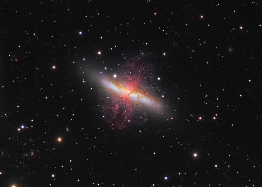 APOD: M82: Starburst Galaxy with a Superwind - October 6, 2011