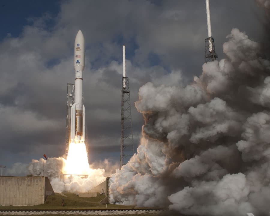NASA APOD November 30, 2011: Curiosity Rover Lifts Off for Mars
