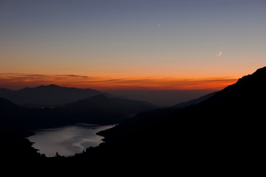 APOD: Young Moon Meets Evening Star - December 1, 2011