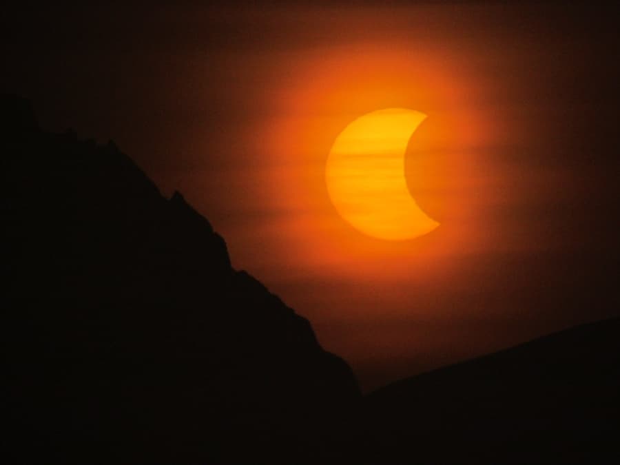 APOD: Solar Eclipse over Antarctica - December 2, 2011