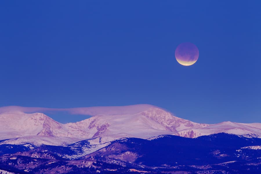 APOD: Eclipsed Moon in the Morning - December 24, 2011