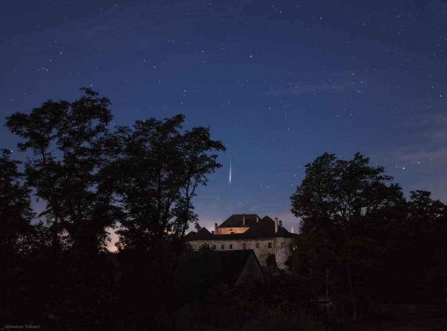 APOD: Perseid over Albrechtsberg Castle - August 25, 2012