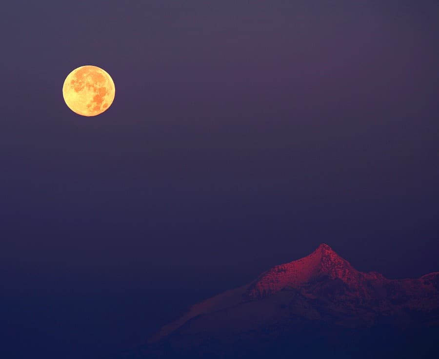 APOD: Hunter's Moon over the Alps - November 3, 2012