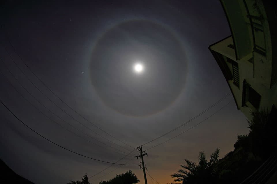 APOD: A Halo Around the Moon - November 20, 2012