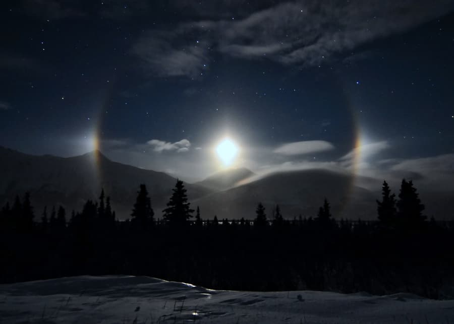 APOD: Alaskan Moondogs - January 26, 2013