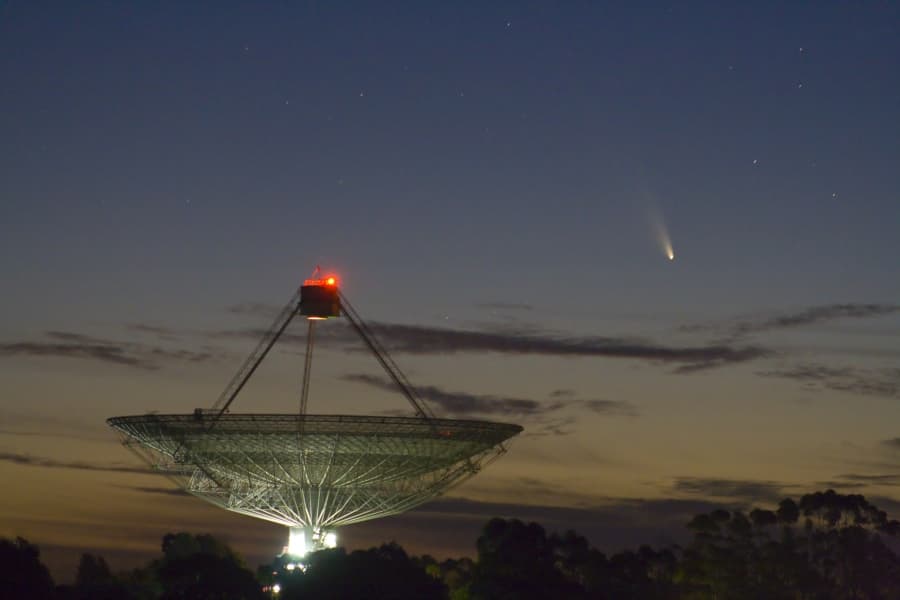APOD: PanSTARRS over Parkes - March 9, 2013