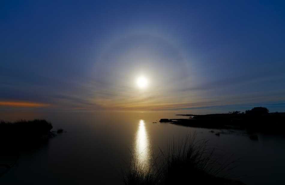 APOD: A Super Moon's Halo - June 28, 2013