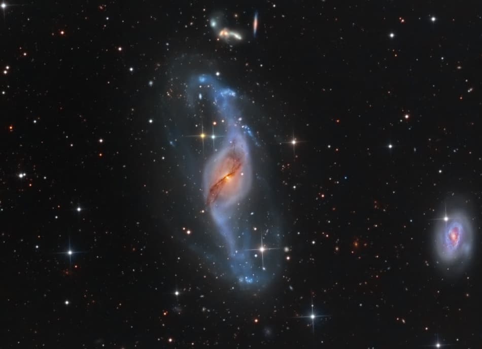 APOD: Twisting with NGC 3718 - August 3, 2013