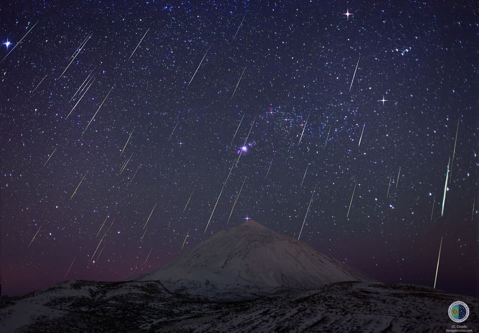 APOD: Geminid Meteors over Teide Volcano - December 17, 2013