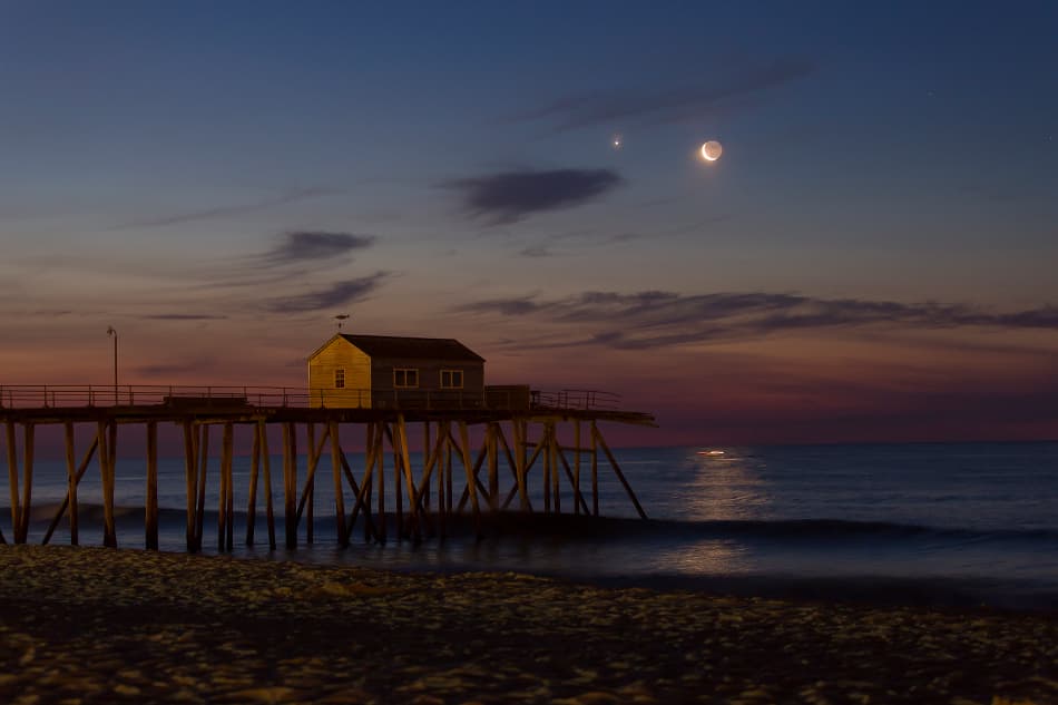 APOD: Conjunction by the Sea - June 26, 2014