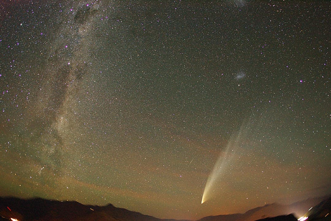 NASA APOD October 19, 2014: Comet McNaught Over New Zealand