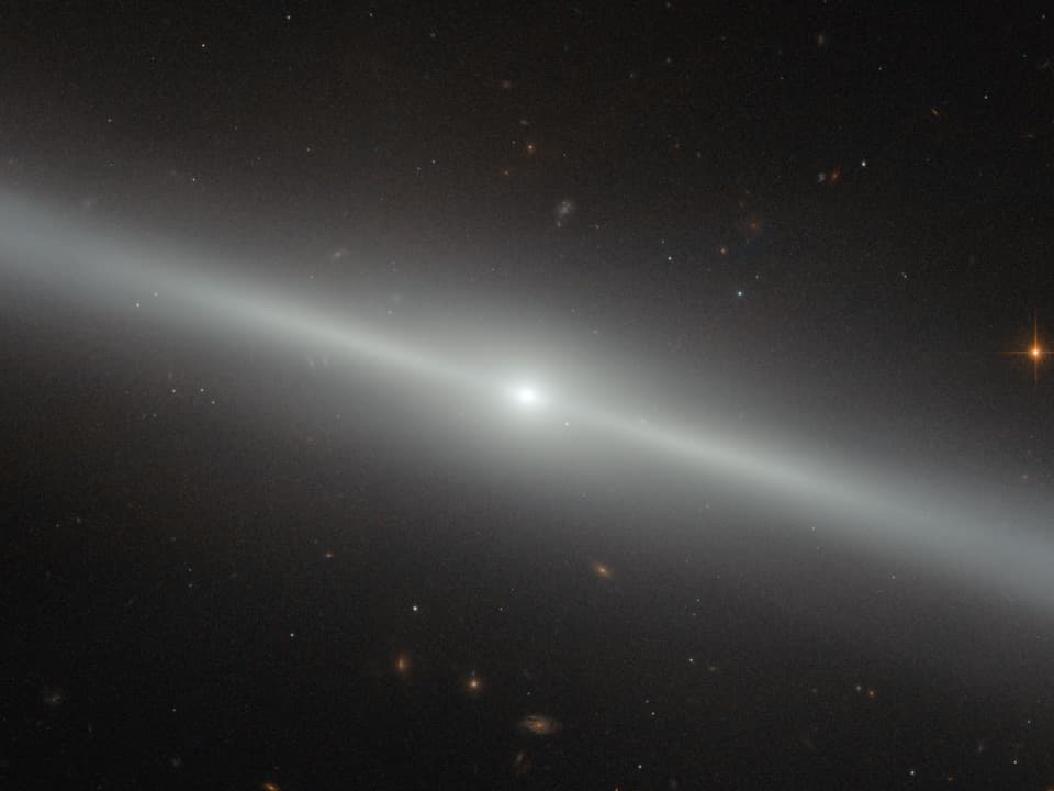 APOD: NGC 4762: A Galaxy on the Edge - November 5, 2014
