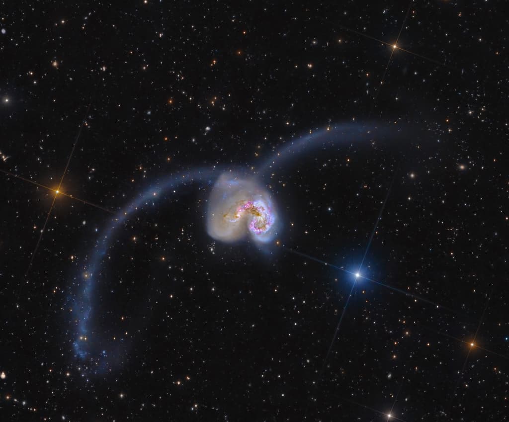 NASA APOD February 12, 2015: Exploring the Antennae